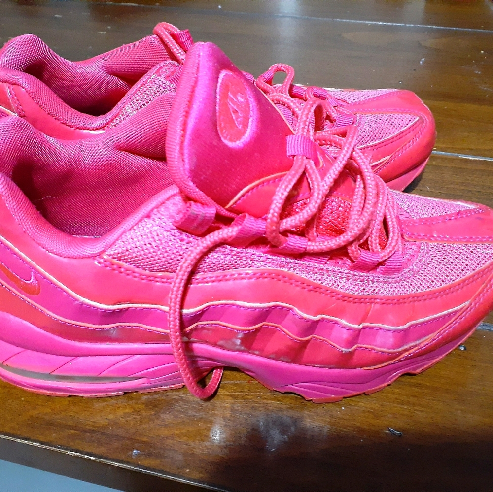 Pink nike air max 95
